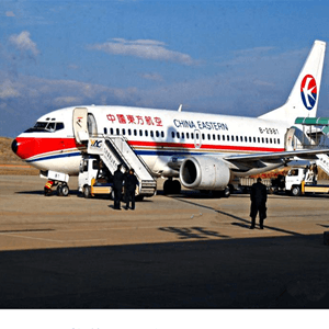 吴圩空运公司航空快运业稳步发展的原因是什么？